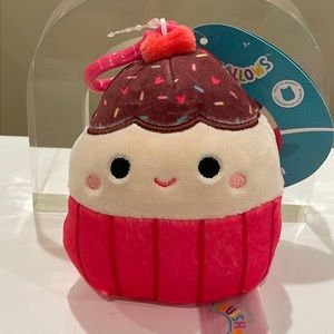 NWT 3.5” Elpha the Cupcake Valentine Squishmallow Clip